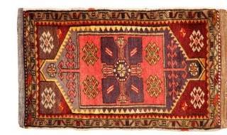 如何清洗地毯上的污渍（地毯脏污如何清洗）