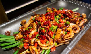 鱿鱼放了一夜还能吃吗(烤鱿鱼放了一夜还能吃吗)