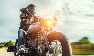 安全帽可以当头盔吗（安全帽能当头盔戴吗）