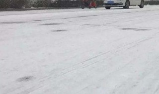 下雪跌倒能用手撑地吗（雪天路滑不慎跌倒用手撑地是最好的方法吗）