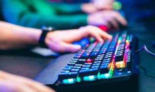 孤岛惊魂4怎么按住蹲下（孤岛惊魂5怎么蹲下来）