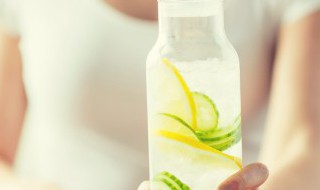 减肥蜂蜜柠檬水怎么制作（怎么自制减肥柠檬蜂蜜水）