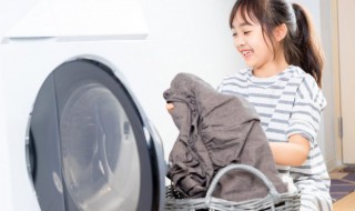 衣服上的汗渍怎么洗掉发黄（衣服上的汗渍发黄了用什么方法能洗掉呢）