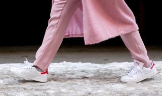 帆布鞋上有泥渍怎么去除(帆布鞋子上的泥巴污渍怎么去除)