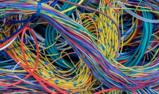 下雨天可以接网线吗（下雨天要不要拔网线）