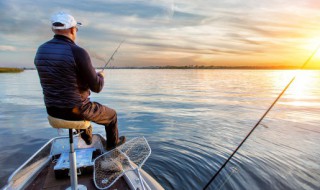 下雨打雷可以钓鱼吗（下雨打雷能钓鱼吗）