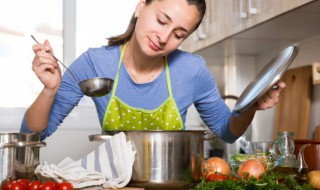 炖了鸡汤以后如何保存防止变质（鸡汤保温多久会变质）