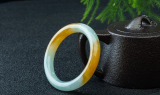 叮当镯一般是什么材质 叮当镯的颜色