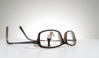 镜架的材质有哪些(镜架材质的种类及特点)