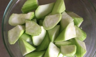 丝瓜切好了怎么保存(丝瓜切好了怎么保存新鲜)