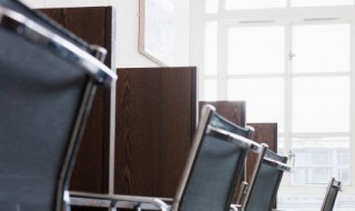 办公室隔断用什么材质 办公室隔断用什么材质便宜