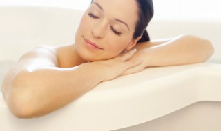 如何选浴缸（浴缸选购技巧）