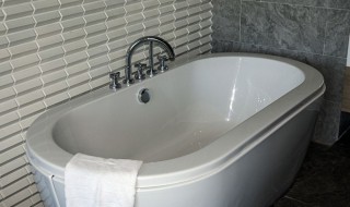 浴缸怎么选（浴缸怎么选尺寸）