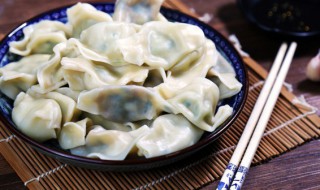 饺子放在解冻箱粘成一团咋办 饺子放急冻里粘在一起了怎么办