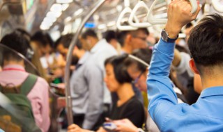 花露水可以带上地铁吗（喷雾花露水可以带上地铁吗）