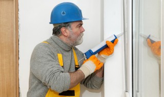 玻璃胶怎么洗掉（手粘上玻璃胶怎么洗掉）