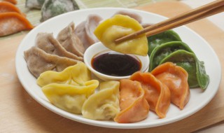 为什么盐水煮饺子不粘皮 煮饺子怎么不粘皮