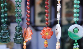 大马坎翡翠和腾冲老料区别（大马坎翡翠有什么特点）