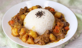 如何煮简单的咖喱牛肉饭 牛肉咖喱米饭怎么做