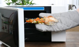 微波炉里面可以放三个碗菜加热吗（微波炉里面可以放三个碗菜加热吗视频）