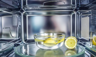 微波炉里放金属的东西加热会怎样 金属制品为什么不能放在微波炉里加热