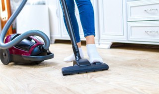 柚木色实木地板选购技巧是什么 柚木色地板搭配什么颜色家具