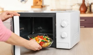 微波炉里面不能放什么东西（微波炉里面不能放什么东西加热）