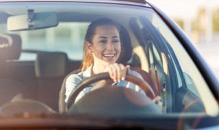 一个车窗玻璃突然失灵怎么办 小轿车窗户玻璃,一边突然失灵了