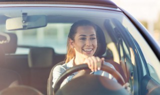 车窗缝隙掉东西怎么办 汽车窗户缝掉东西啦怎么办