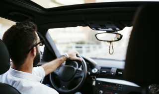 后车窗雨刷怎么开 后车窗的雨刷怎么开