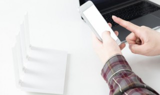 苹果手机怎么老是自动静音（苹果手机怎么老是自动静音开关）