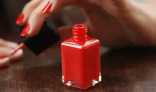 衣服上有指甲油如何去除（怎么样去除衣服上的指甲油）