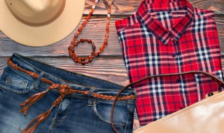 牛仔裤皱了怎么弄平 牛仔裤皱了怎么弄平没有熨斗