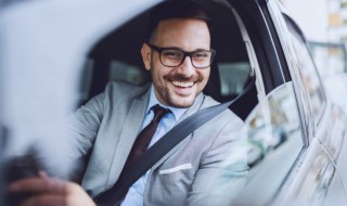 白色车子发黄了怎么办（白色车身有点发黄怎么办）