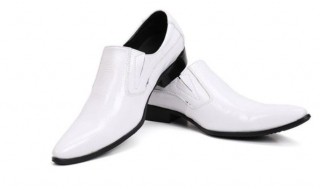 白色皮鞋如何清洁(白色皮鞋怎么清理干净)