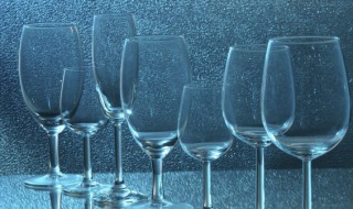 玻璃杯是什么材料做的（玻璃杯是什么材料做成的）