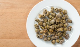 铁皮石斛种植后上羊粪可以吗（羊粪树皮养石斛）