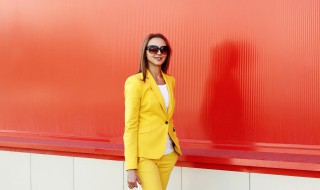 黄色衣服显白吗 穿浅黄色衣服显白吗