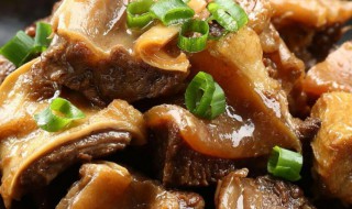 请问牛腩焖萝卜怎么做（牛腩焖萝卜怎么做?）