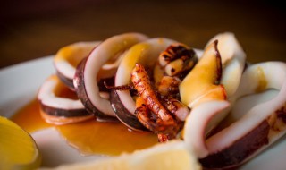 巨型鱿鱼怎么做才好吃 巨型鱿鱼的做法