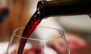 红酒开瓶后不能喝可以做什么（红酒开瓶后喝不完能干啥用?）