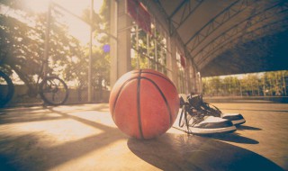 什么材质的篮球好（水泥地用什么材质的篮球好）