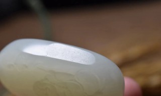 怎样鉴别和田玉的真假（怎样鉴别和田玉的真假一杯水）