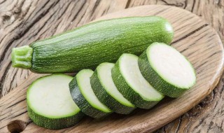 凉拌西葫芦沙拉正宗的做法（沙拉酱凉拌西葫芦丝）