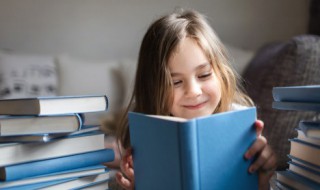 怎样和叛逆期的孩子相处（怎样和叛逆期的孩子相处沟通,如何让她懂得心疼父母）