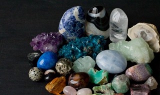 家里放的石头裂开了有什么含义 石头破了寓意什么