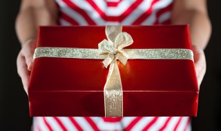 小学生过生日送什么礼物好呢（小学生过生日送什么礼物好呢是女生,折纸）