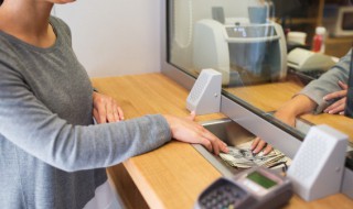 家里的钱怎么管理（家里的钱应该怎么管）