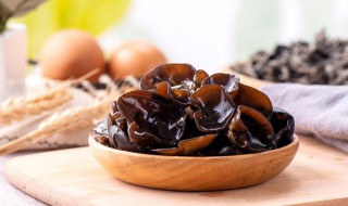 木耳用冷水泡还是热水泡,泡多久（木耳用冷水泡还是热水泡,泡多久可以吃）