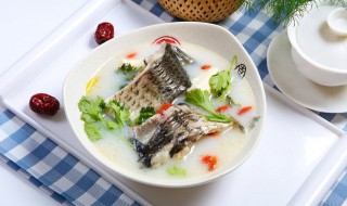 鲫鱼豆腐汤做法又白又浓 鲫鱼豆腐汤怎么做好吃又白窍门